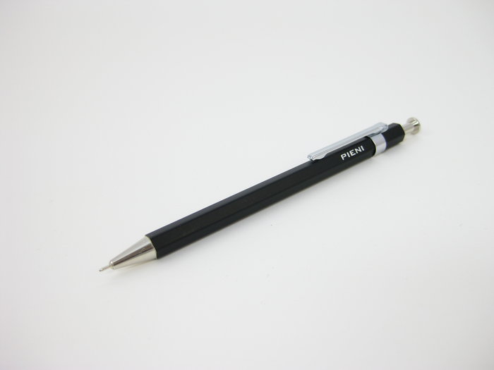 Pieni pen black #121